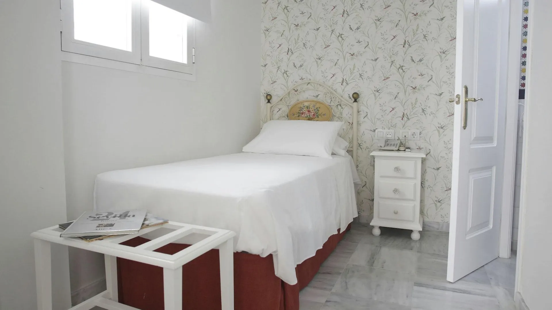Basic Hotel Puerta De Sevilla 0*,